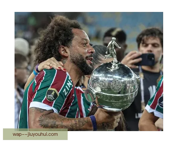 弗鲁米嫩塞历史性夺得首座南美解放者杯 完成俱乐部荣耀新篇章