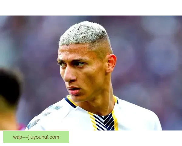 理查利森替补献助攻却因伤提前退场引发关注