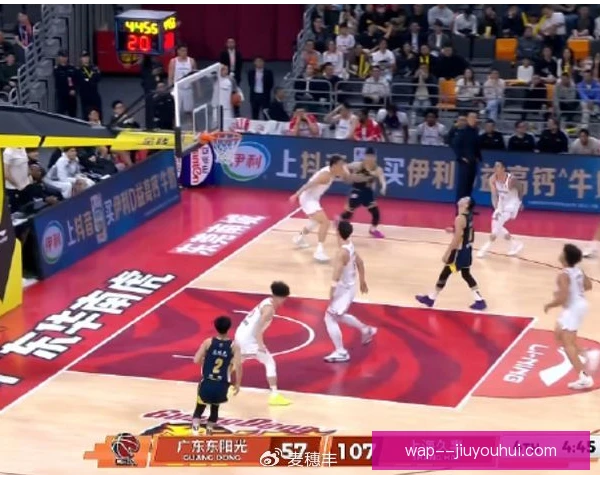 广州男篮战术理念灌输，年轻球员逐渐形成默契